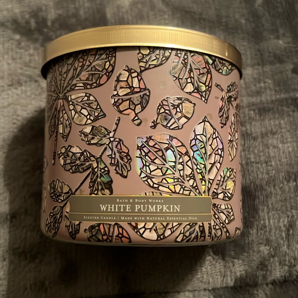 NWT White Pumpkin 3 Wick Candle
